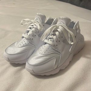 White Nike Air Huaraches